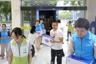 捐万瓶驱蚊产品 中国双飞人冒雨驰援顺德基孔肯雅热防控